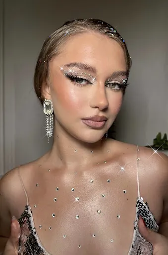 Cosmos MakeUp